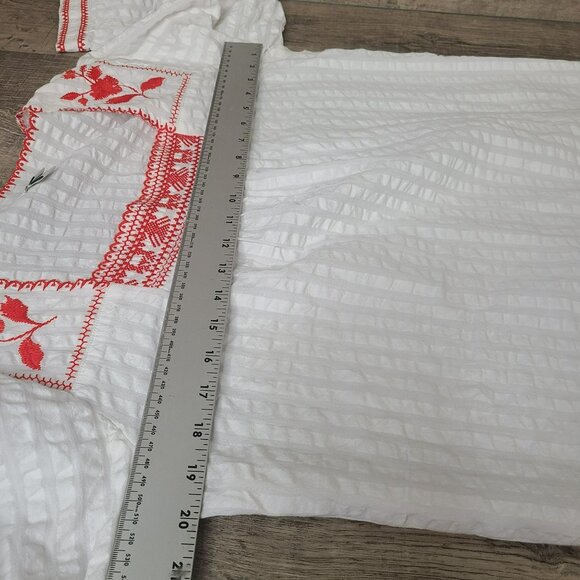 J Crew Top Womens MED White Red Floral Embroidered Seersucker Textured Blouse - Picture 5 of 9